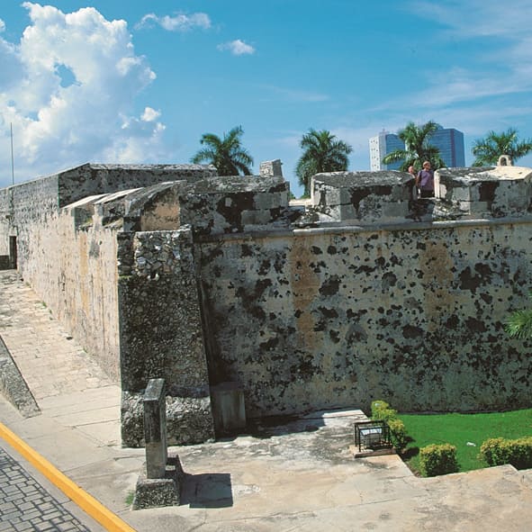 Visitar el Baluarte de San Carlos 